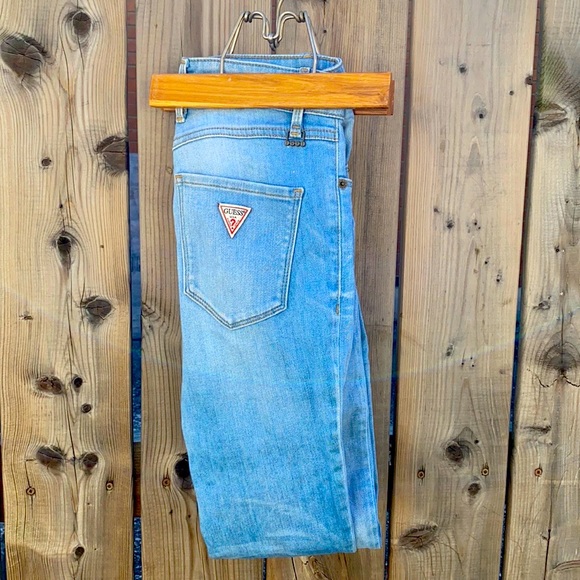 Guess 1981 Skinny - Picture 1 of 4